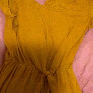 A yellow  or orange jumpsuit